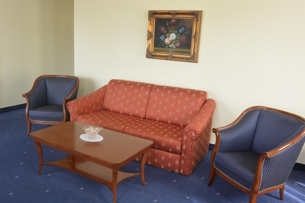 Alexander 4*